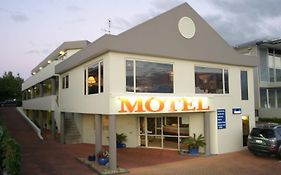 Baycourt Lakefront Motel
